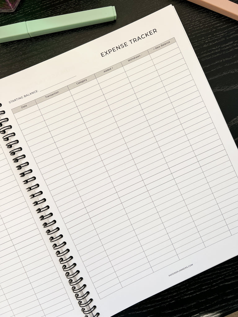 Easy-to-use budget book for beginners with monthly budgeting and expense pages.